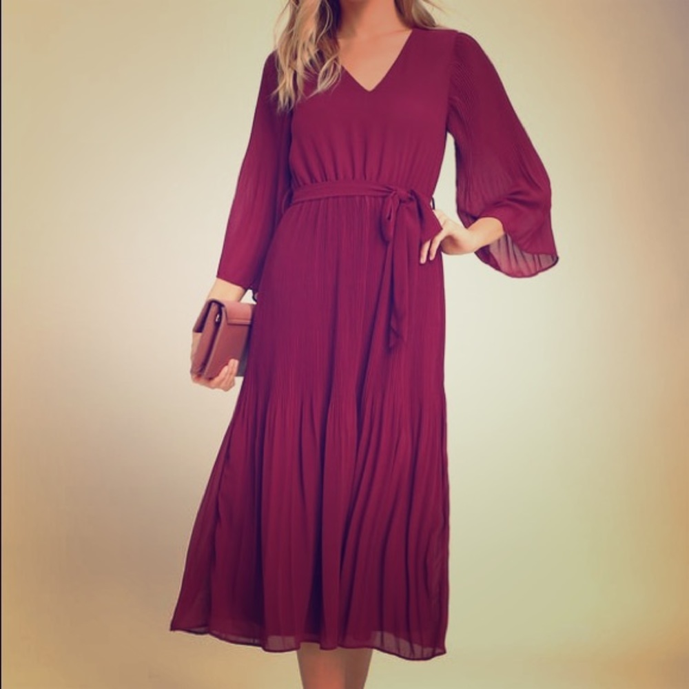 NWT LULUS Burgundy Pleated Midi Dress